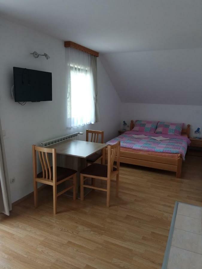 סמולג'אנאק Apartments Dale מראה חיצוני תמונה